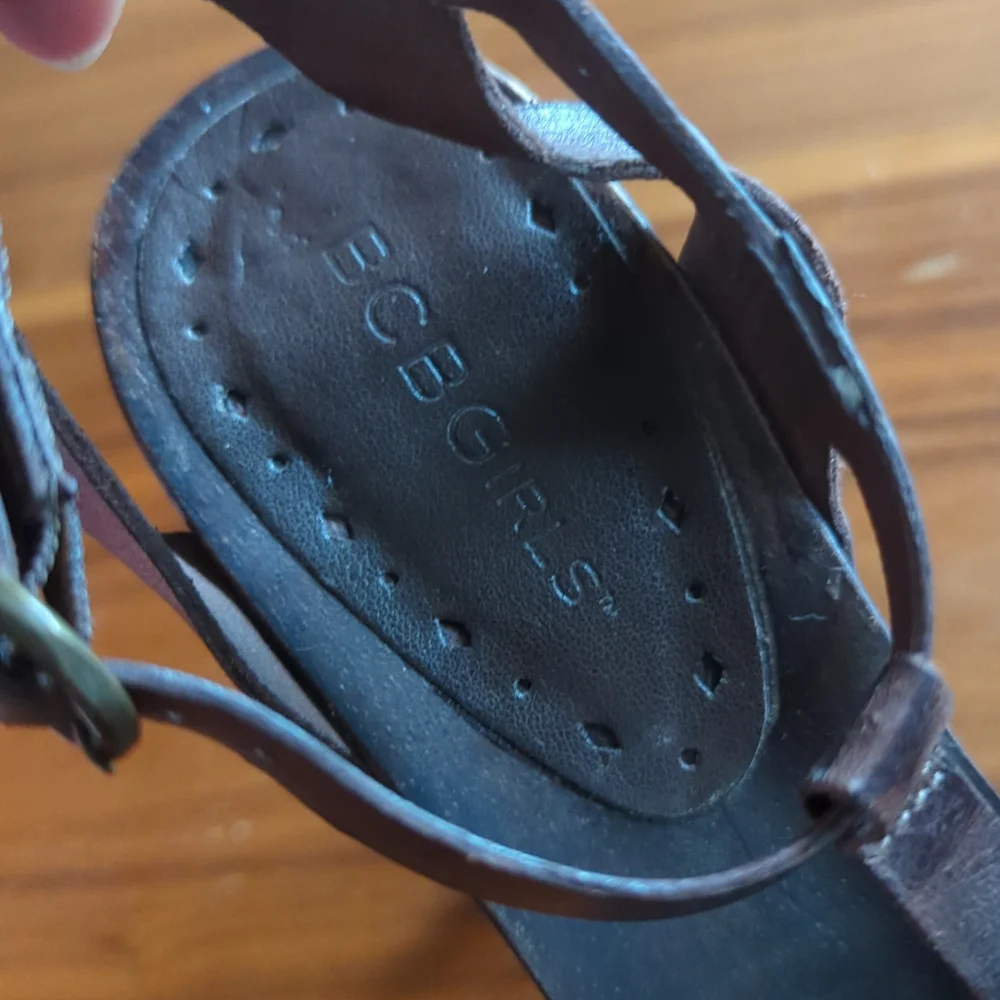 BCBGirls Shoes Wooden T-strap Block Heel Size 7 1/2 - Picture 8 of 9